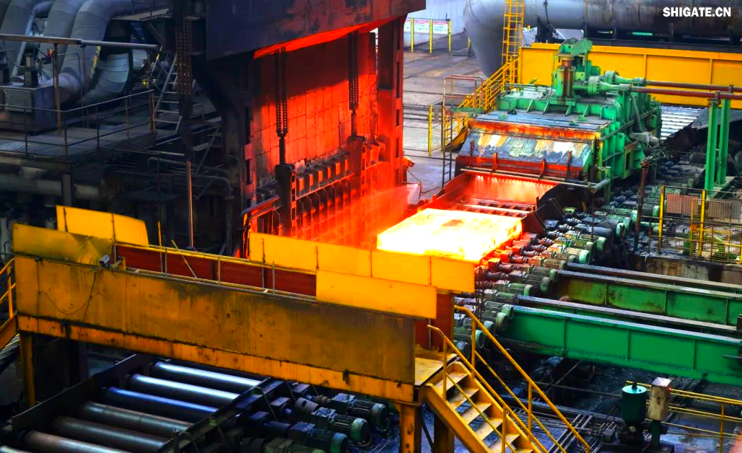 260余种宽厚板产品成功替代进口或按国外标准生产，多个品种填补国内空白并独家供货，更有40余种远销海外。舞钢公司不仅主导制定了临氢设备用铬钼合金钢板等十余项国家标准，还荣获国家科学技术进步奖一等奖2项、二等奖1项，省部级科技进步奖更是数不胜数。自创立以来，河钢集团舞钢公司便深耕宽厚板研发制造，打造出响亮的民族品牌，稳坐椅子。